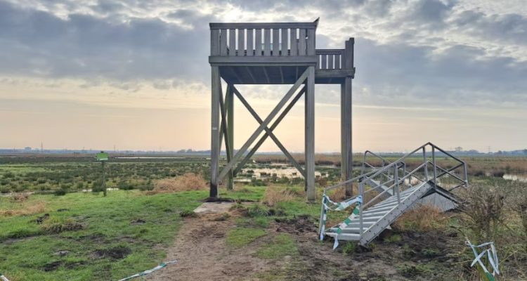 Vernielde uitkijktoren © Lieke Mulder