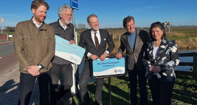 burgemeester-floor-vermeulen-van-wageningen-initiatiefnemer-bert-lever-burgemeesters-geran-kaai-van-rhenen-en-rene-verhulst-van-ede-en-dijkgraaf-marijn-ornstein-van-waterschap-vall HV Oud Bennekom